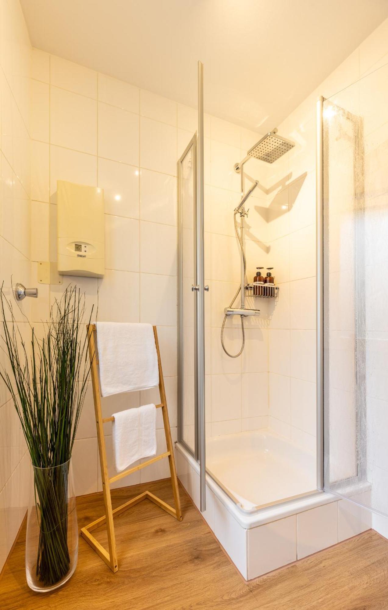 Apartment Zentral Boxspringbetten Garage Rhein Bonn
